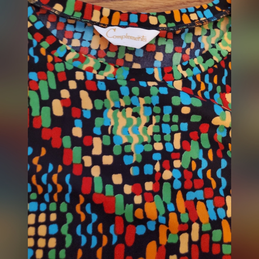 Colorful Geometric Patterned Women's Top - Picture 3 of 8
